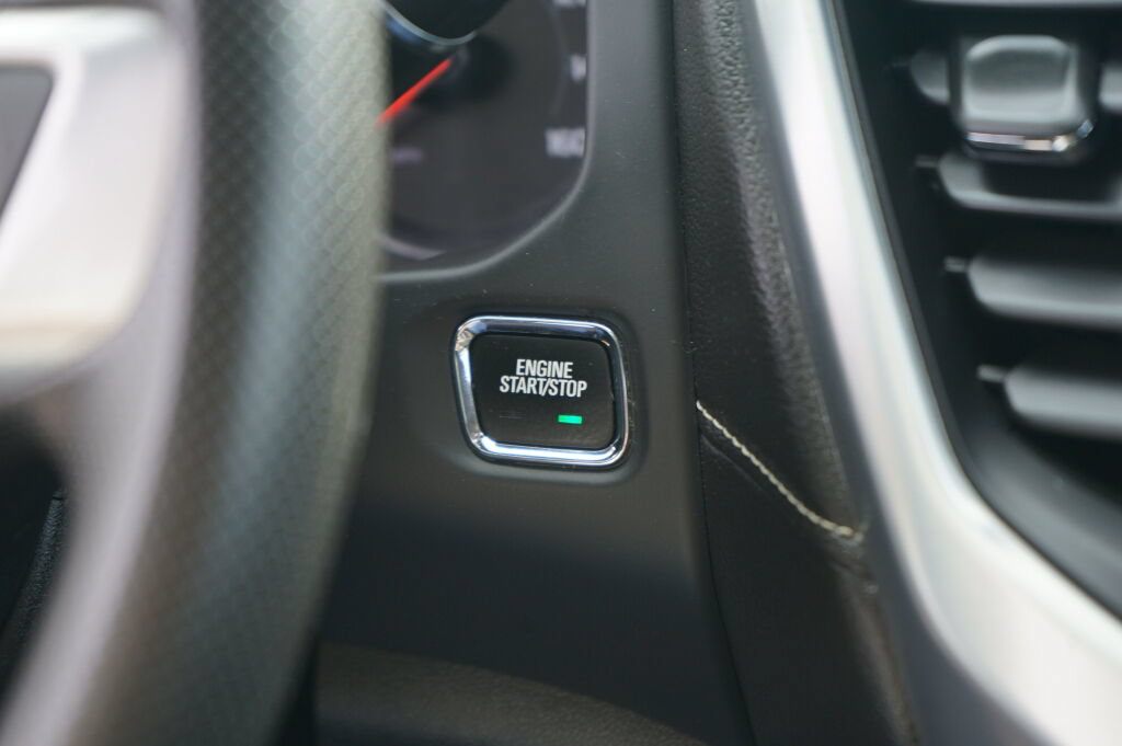 Used 2021 GMC Acadia SLE FWD image 22