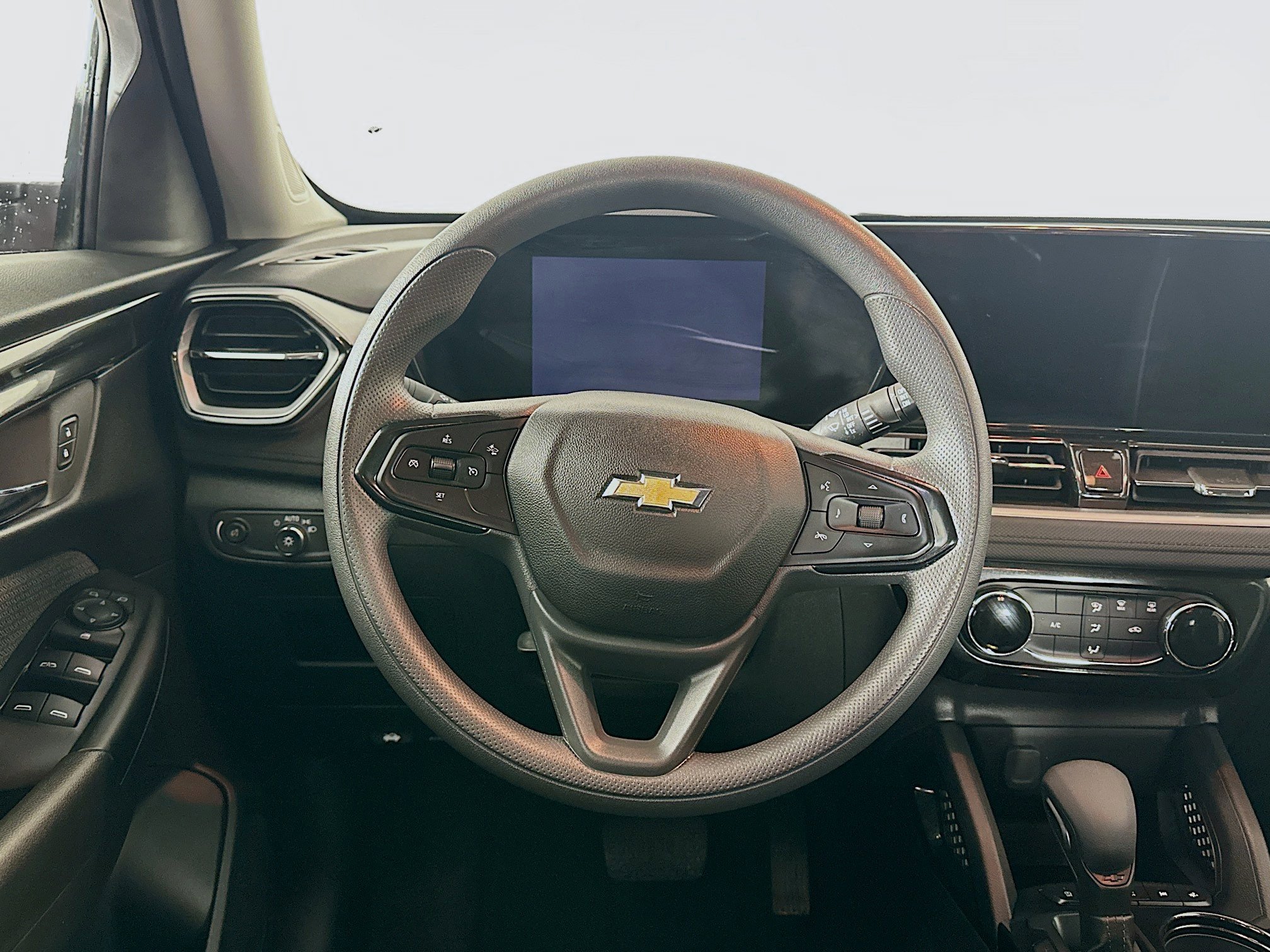 Used 2025 Chevrolet TrailBlazer LT w/ Driver Confidence Package image 18