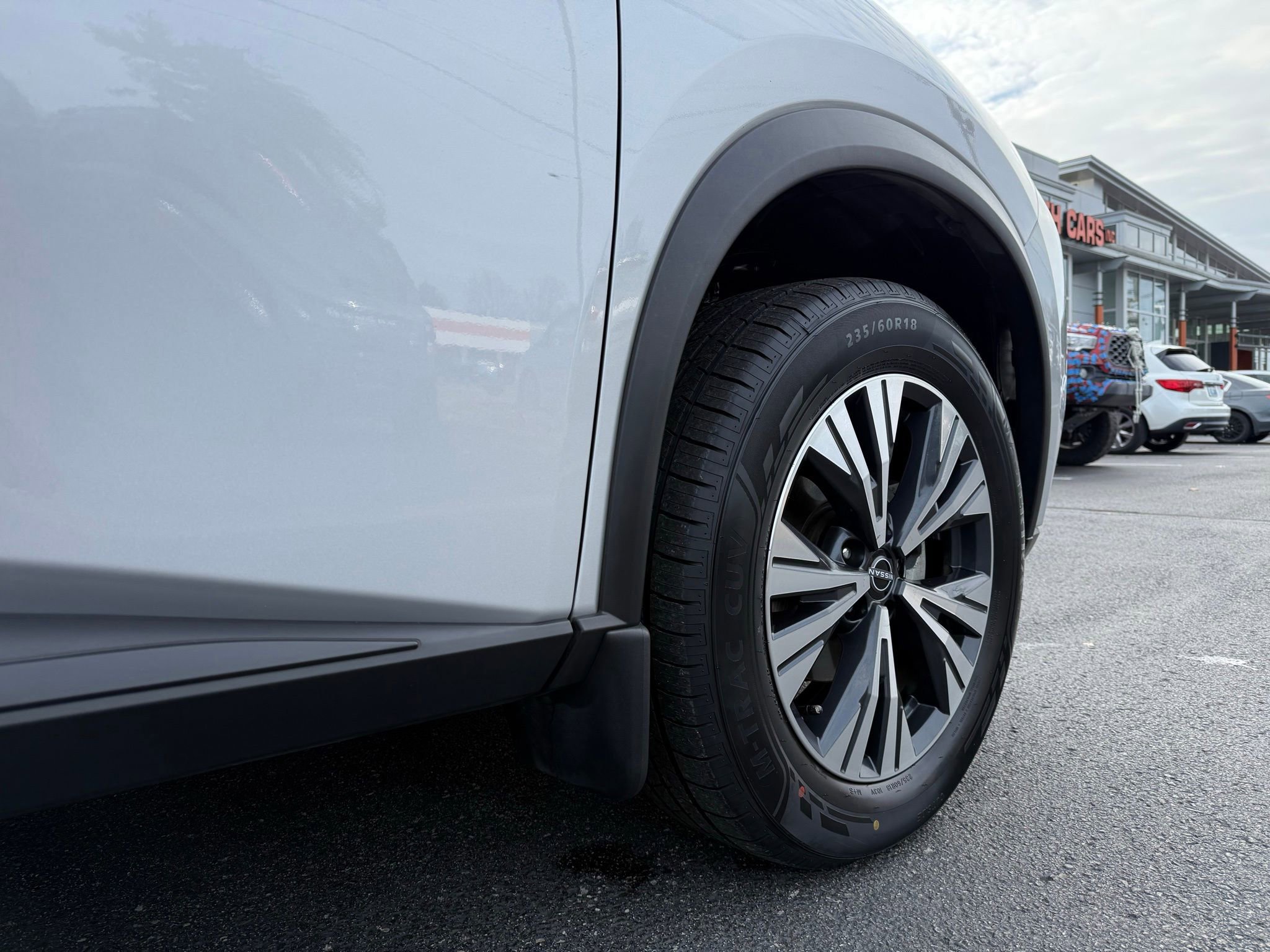 Used 2023 Nissan Rogue SV w/ SV Premium B Package image 17