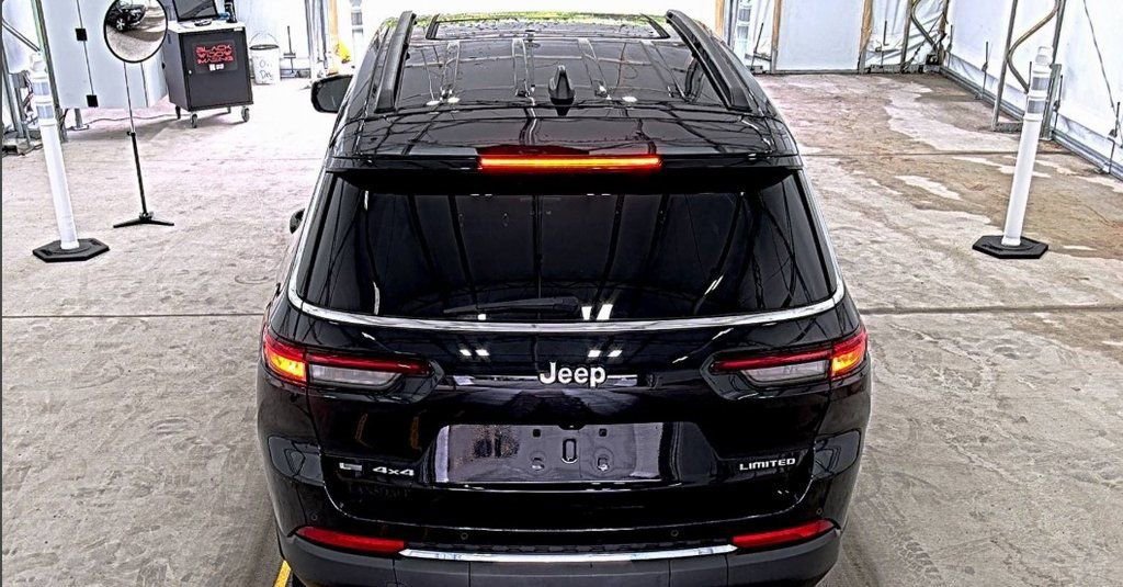 Used 2022 Jeep Grand Cherokee L Limited w/ MOPAR Finishing Package image 5
