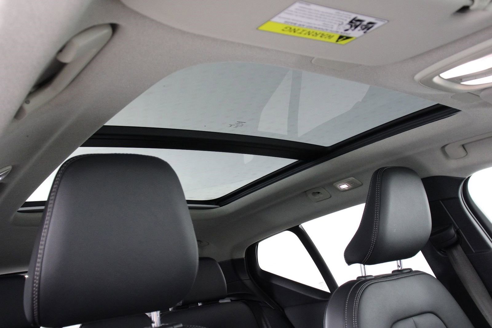 Certified 2025 Volvo XC40 B5 Plus AWD/4WD image 23