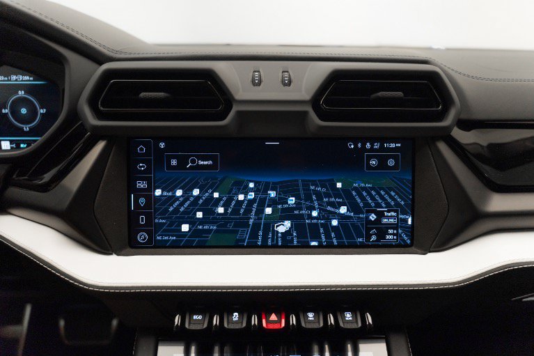 Used 2025 Lamborghini Urus SE AWD/4WD image 19