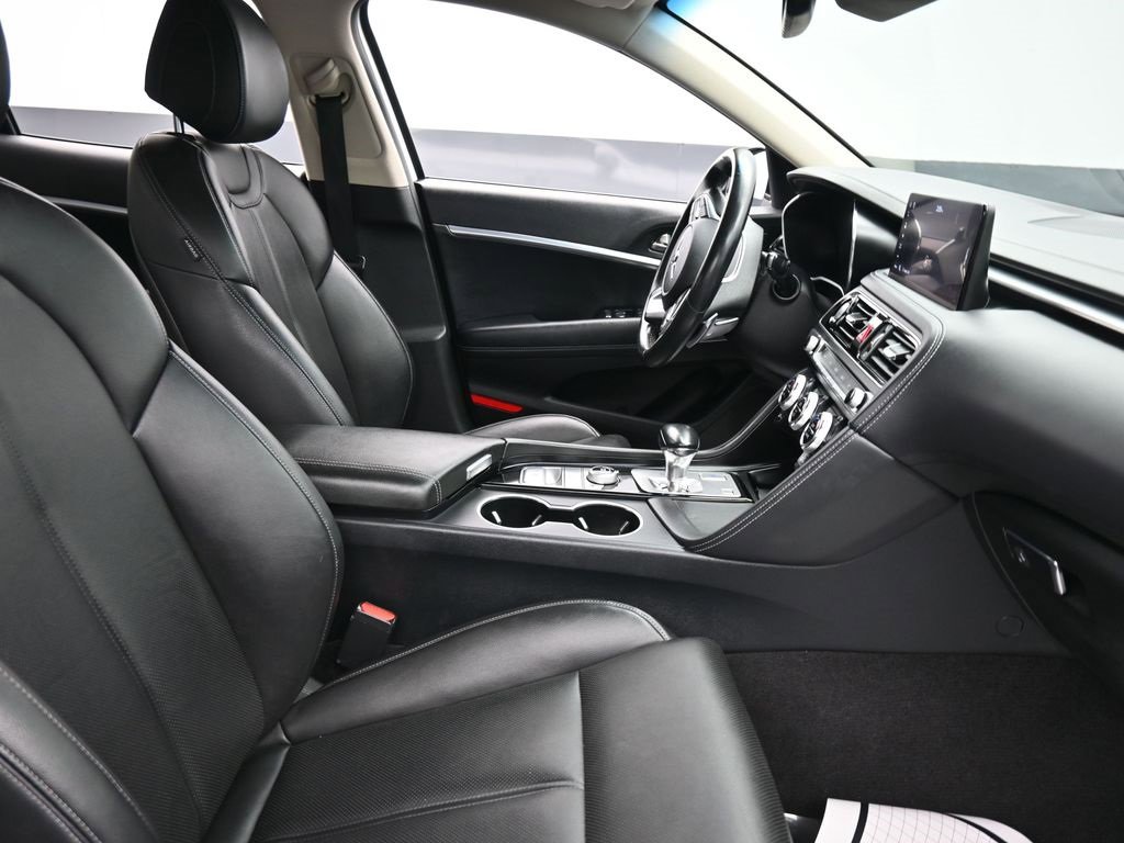 Used 2022 Genesis G70 2.0T image 17