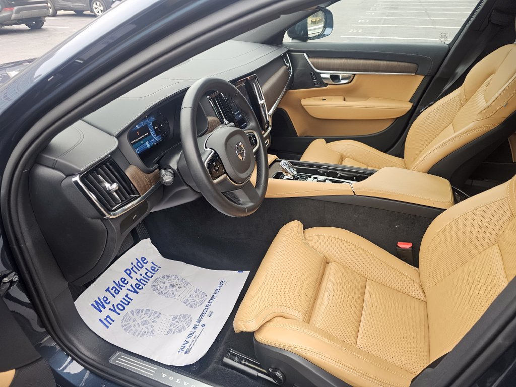 Used 2025 Volvo V90 B6 Cross Country Ultra AWD/4WD image 17