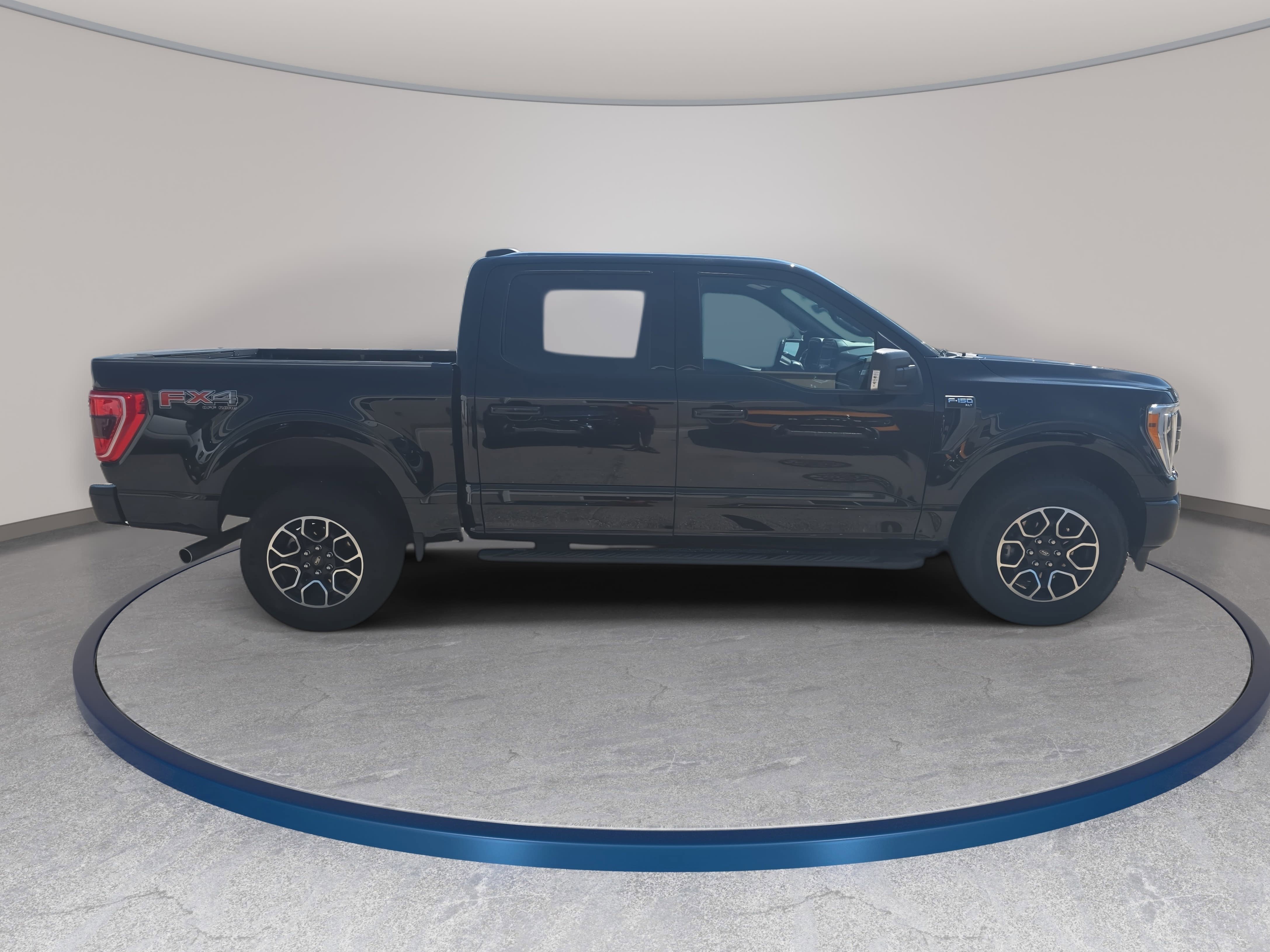 Used 2022 Ford F150 XLT w/ Equipment Group 302A High AWD/4WD image 4