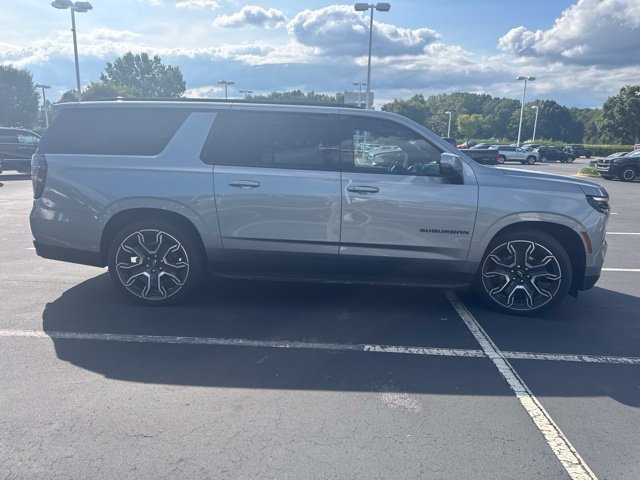 Used 2025 Chevrolet Suburban RST w/ RST Capability Package AWD/4WD image 2