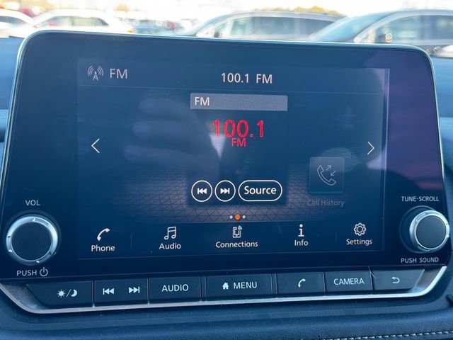 Used 2025 Nissan Rogue SV image 30