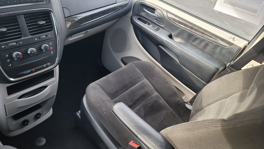 Used 2016 Dodge Grand Caravan American Value Package image 23