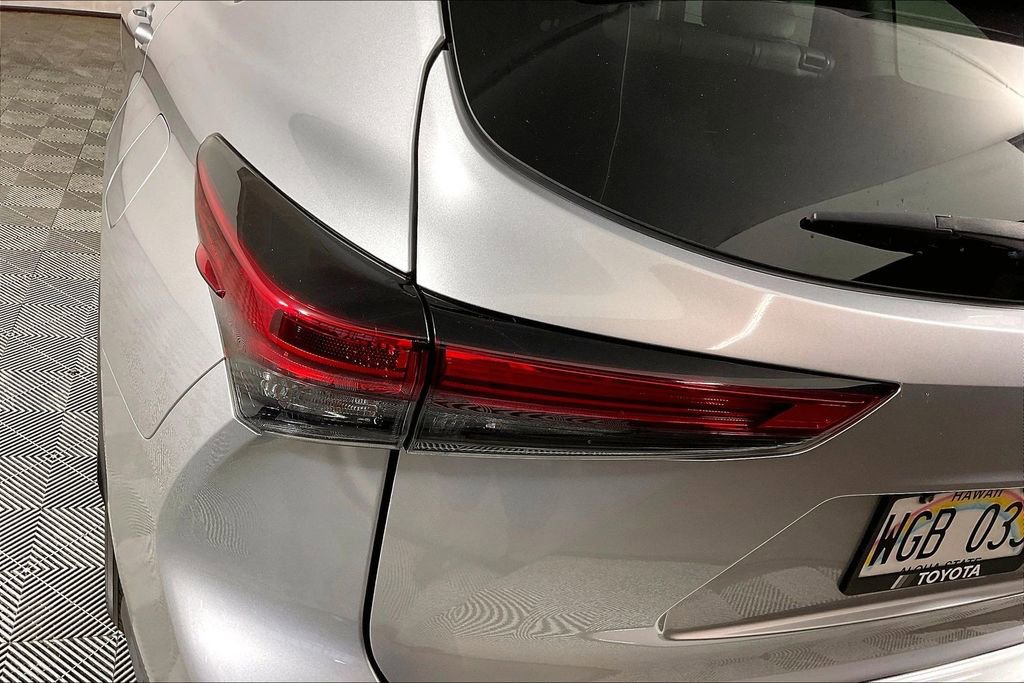 Used 2021 Toyota Highlander XLE image 28