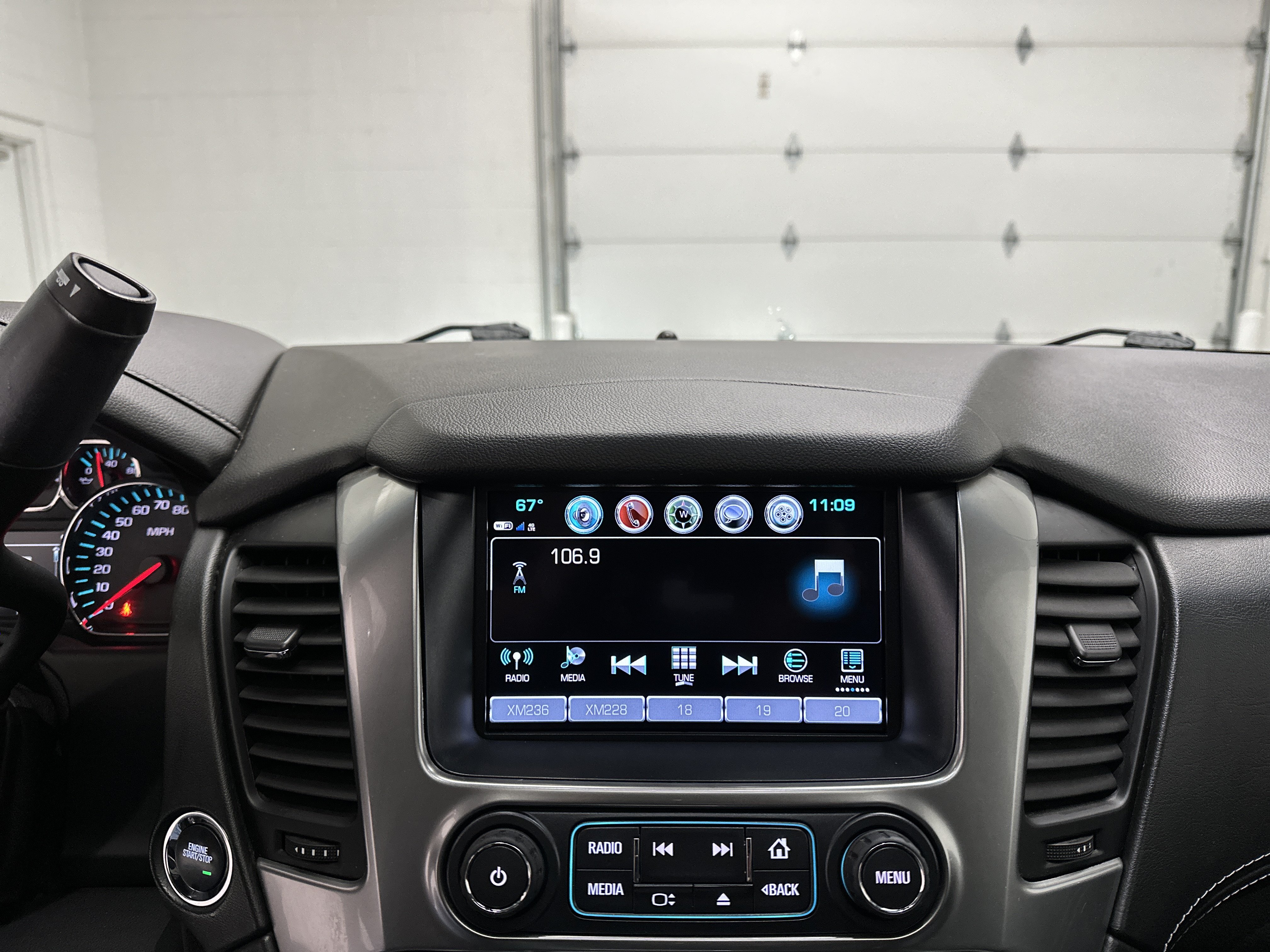 Used 2018 Chevrolet Tahoe LT w/ LT Signature Package AWD/4WD image 37