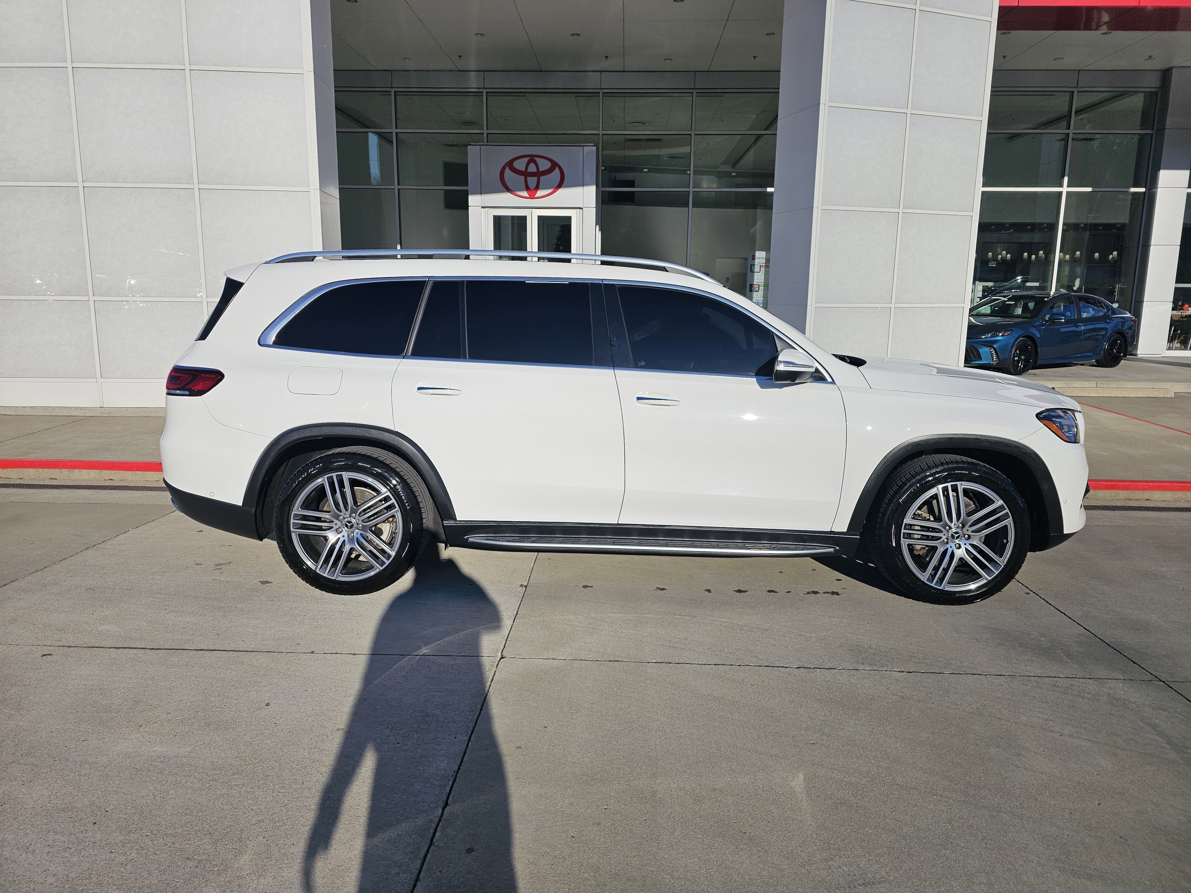 Used 2023 Mercedes-Benz GLS 450 4MATIC image 3