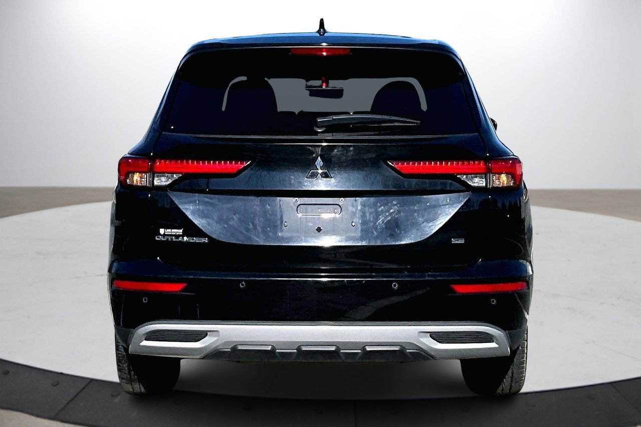 Used 2024 Mitsubishi Outlander SE image 8
