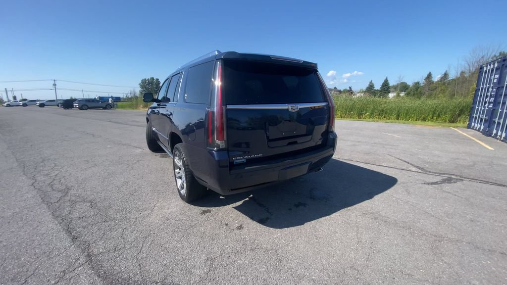 Certified 2020 Cadillac Escalade Premium Luxury AWD/4WD image 7