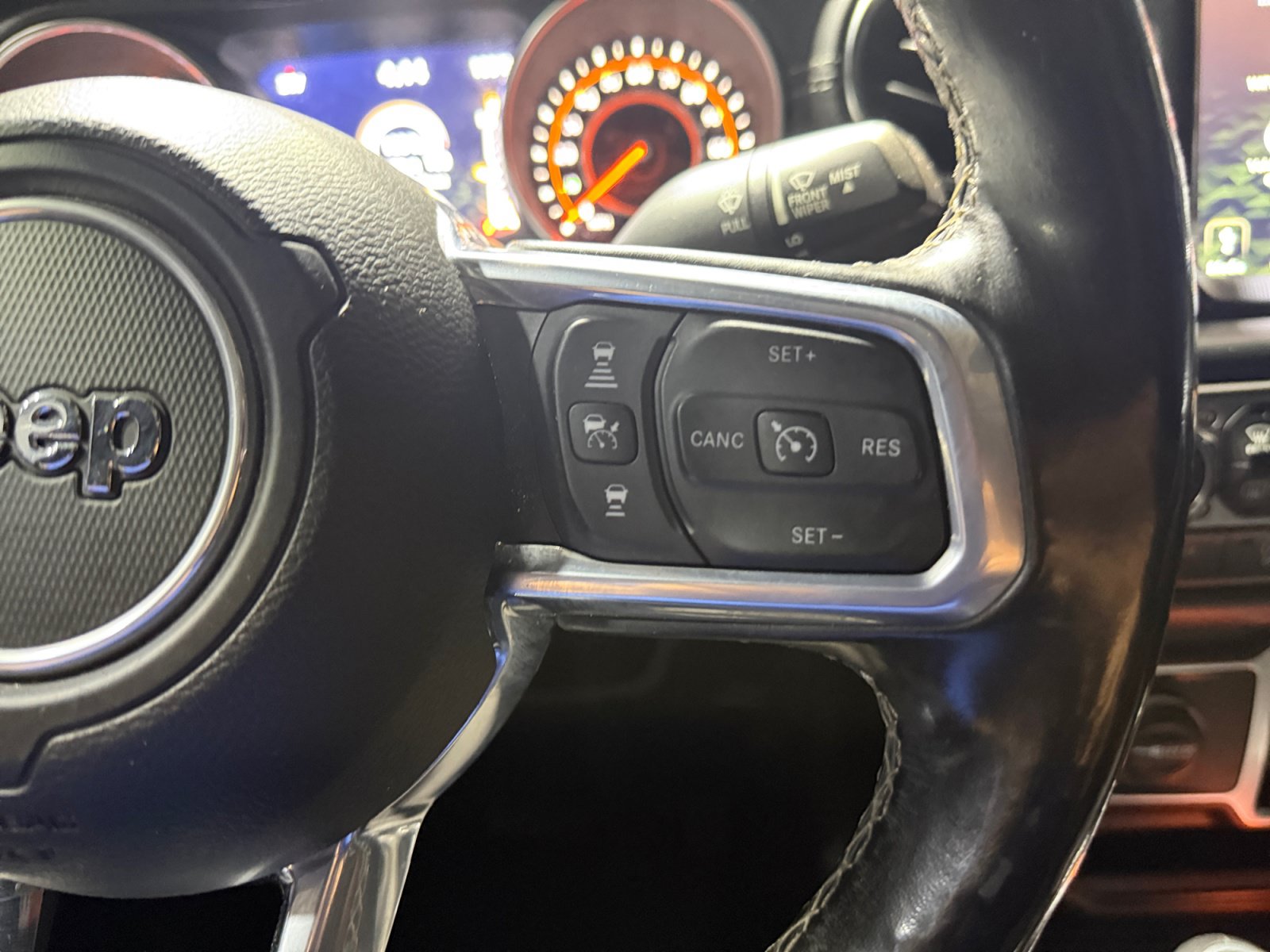 Used 2020 Jeep Gladiator Overland AWD/4WD image 19