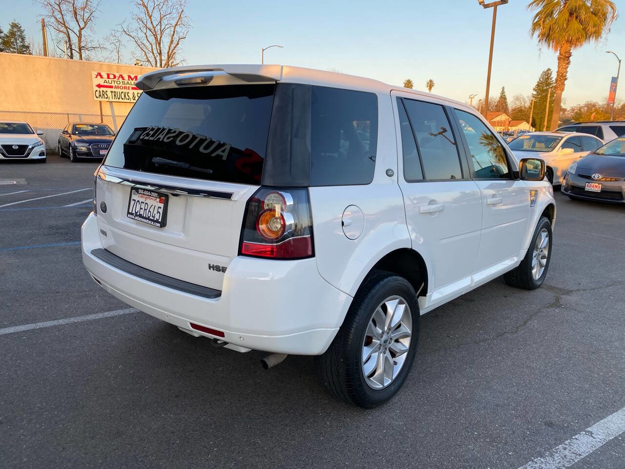 Used 2013 Land Rover LR2 HSE image 3