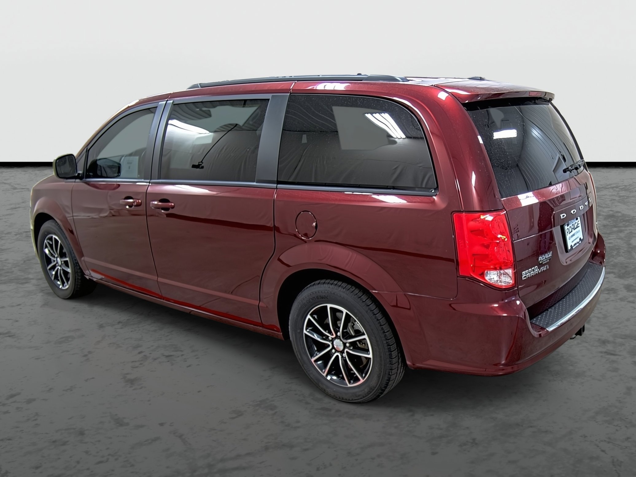Used 2019 Dodge Grand Caravan GT image 2