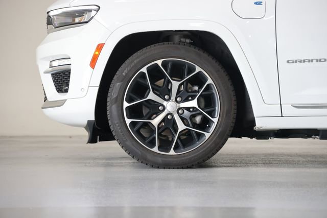 Used 2022 Jeep Grand Cherokee Summit AWD/4WD image 8