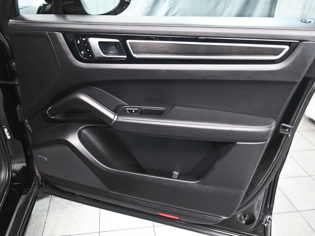 Used 2021 Porsche Cayenne GTS w/ Premium Package Plus image 17