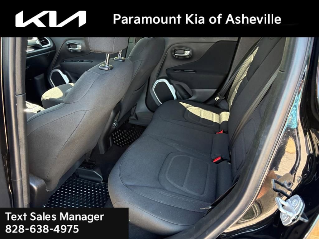 Used 2018 Jeep Renegade Latitude w/ Cold Weather Group AWD/4WD image 19