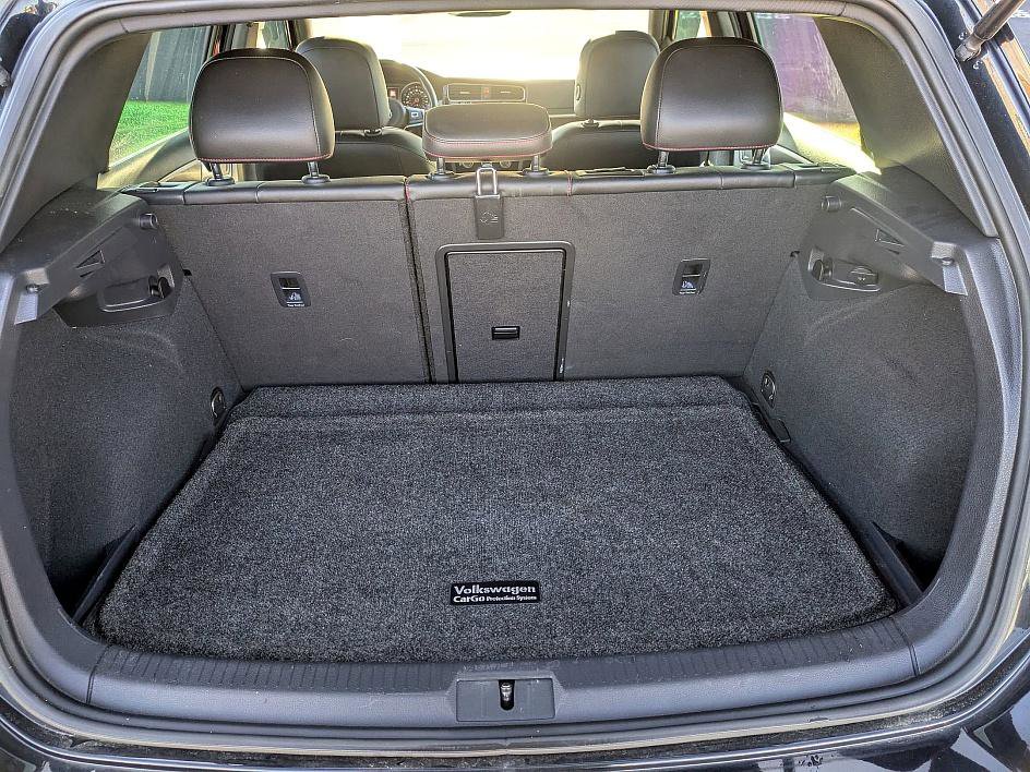 Used 2020 Volkswagen GTI SE image 28