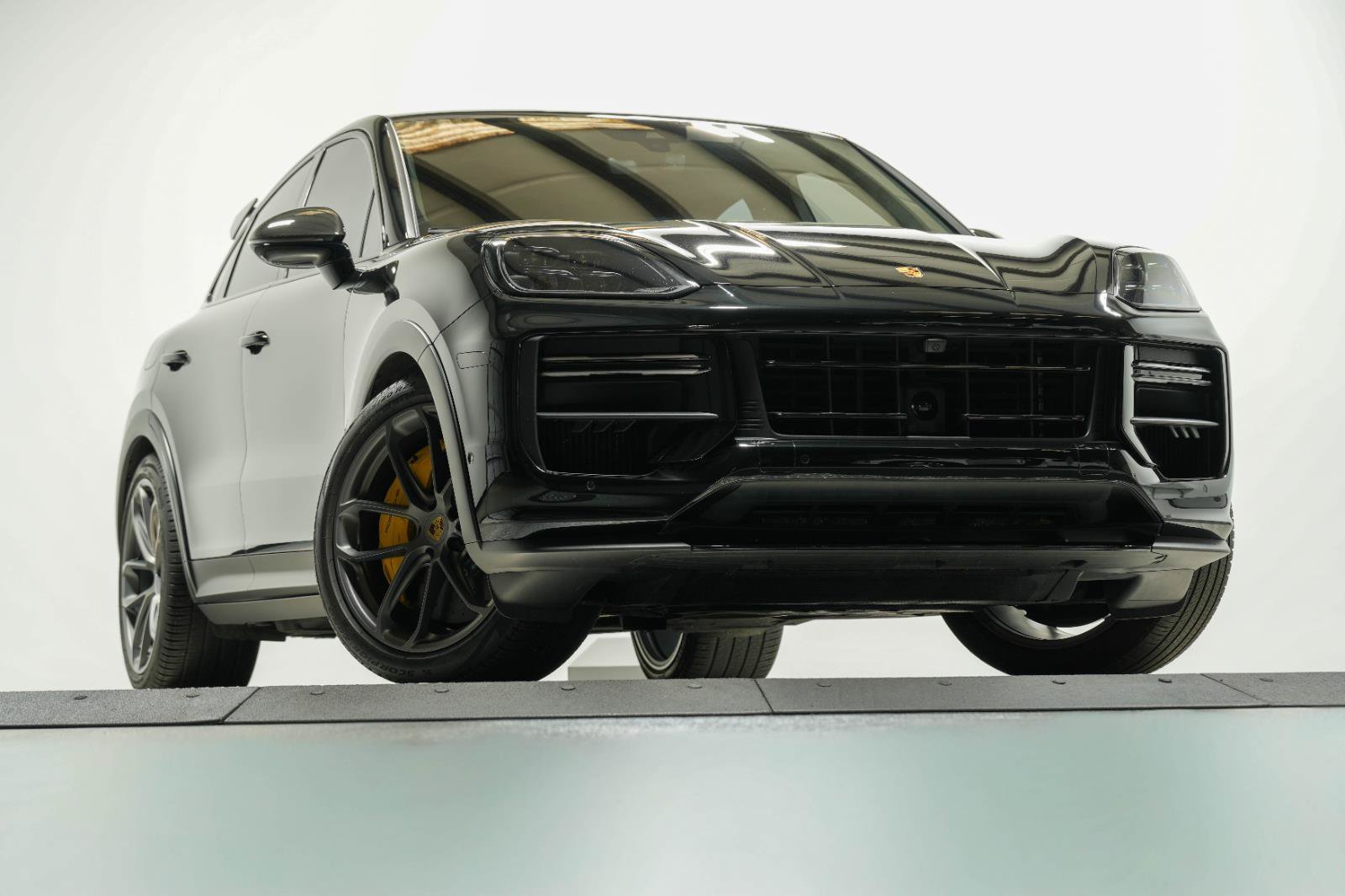 Used 2024 Porsche Cayenne Turbo GT AWD/4WD image 3