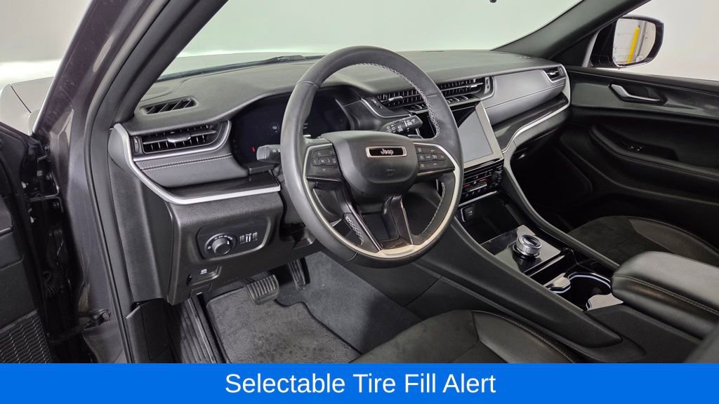 Used 2023 Jeep Grand Cherokee Altitude image 14