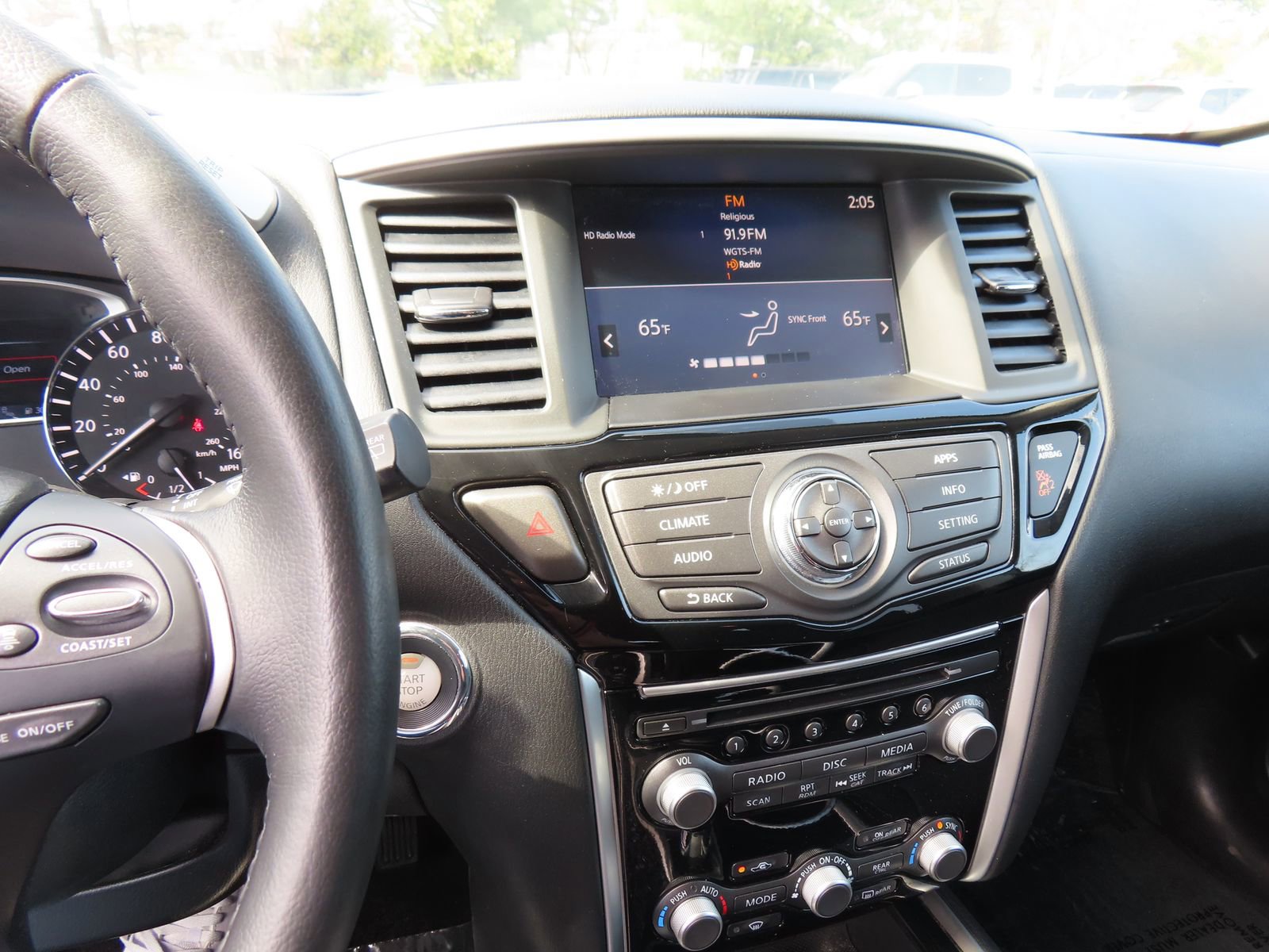 Used 2019 Nissan Pathfinder SV image 23