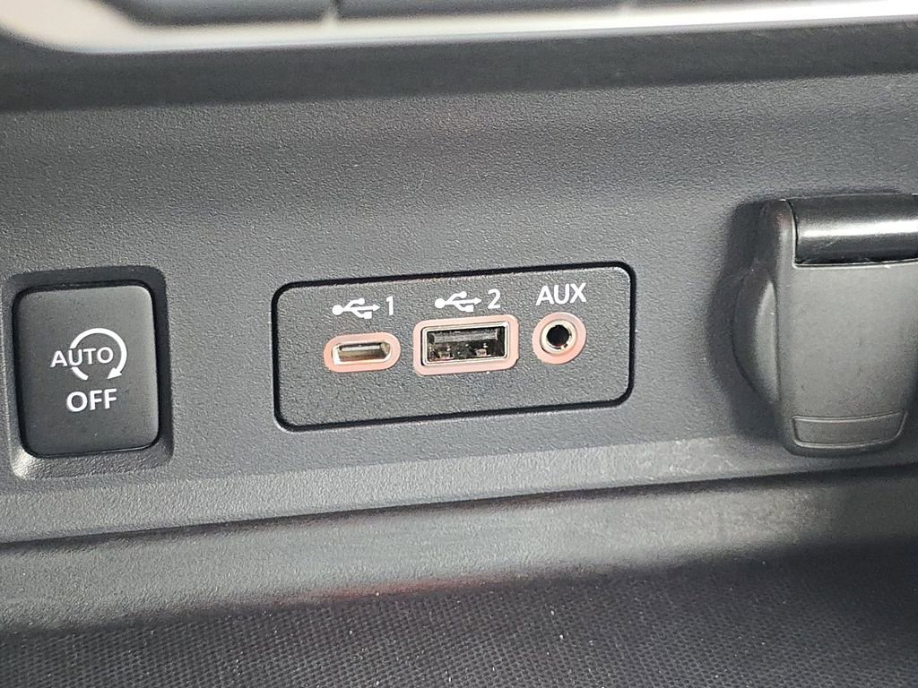 Used 2025 Nissan Sentra SV image 4