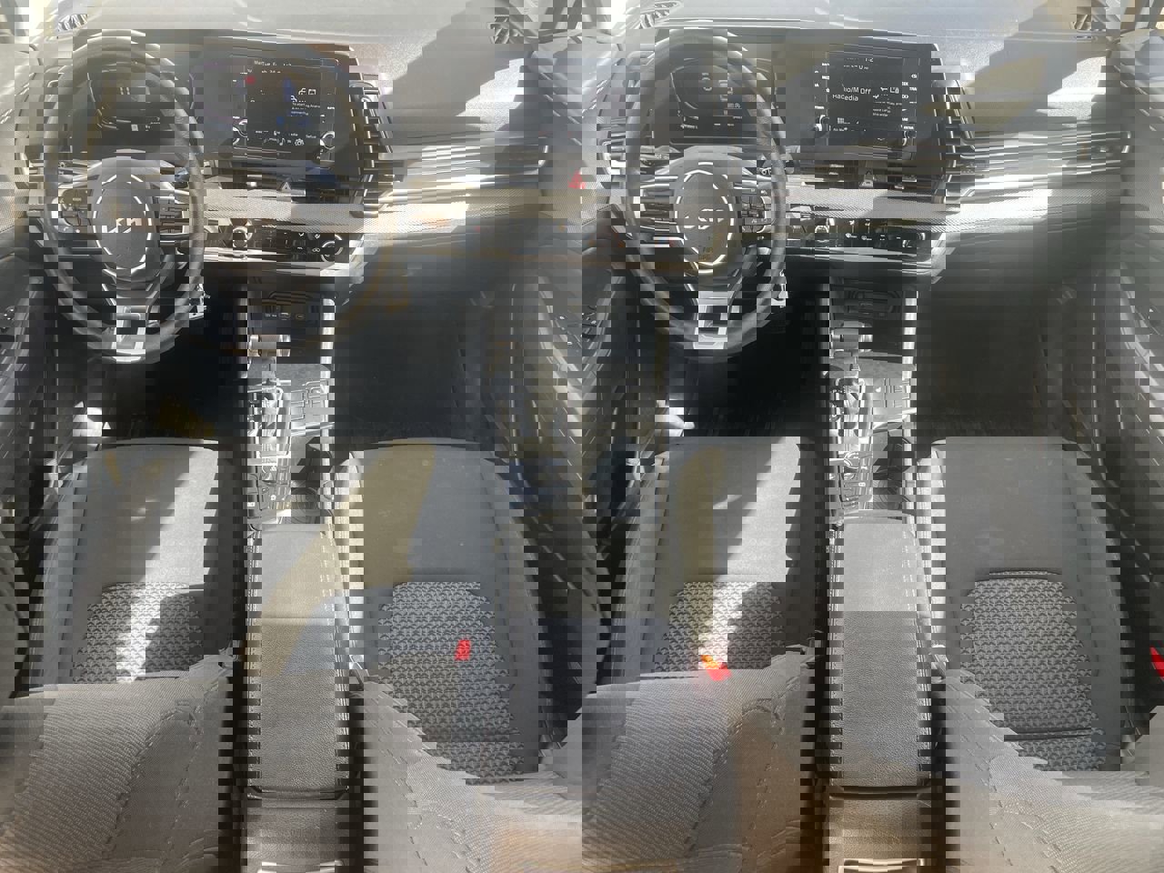 Used 2023 Kia Sportage LX image 13