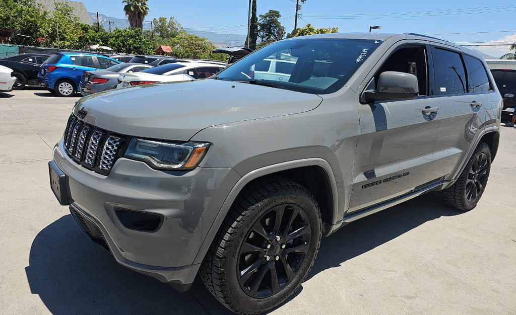 Used 2020 Jeep Grand Cherokee Altitude AWD/4WD image 36