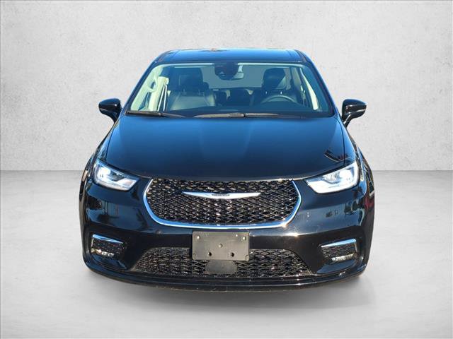 Used 2024 Chrysler Pacifica Touring-L FWD image 2