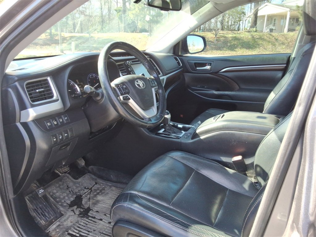 Used 2015 Toyota Highlander Limited Platinum image 12