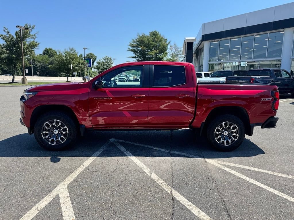 Used 2024 Chevrolet Colorado Z71 w/ Z71 Convenience Package 2 AWD/4WD image 2