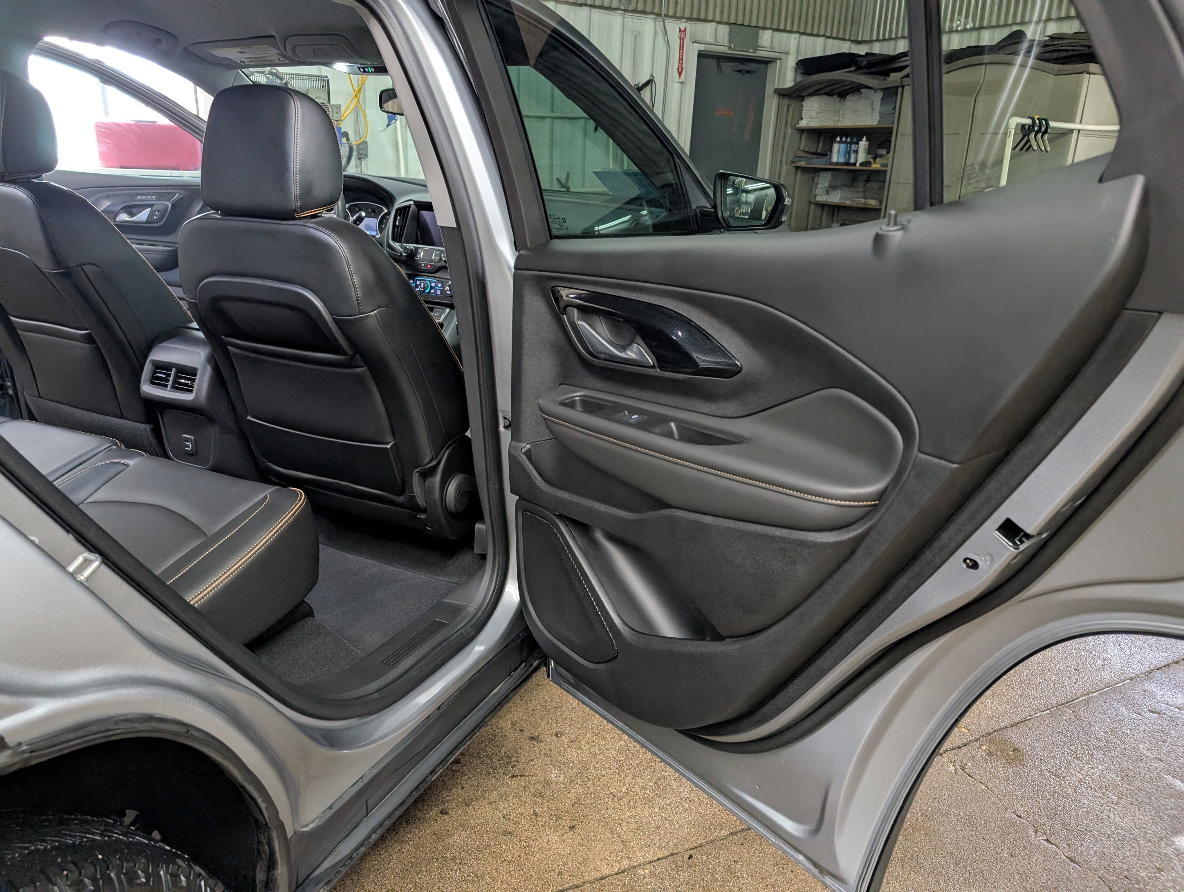 Used 2024 GMC Terrain AT4 w/ Tech Package AWD/4WD image 6