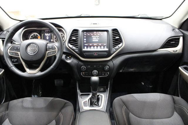 Used 2017 Jeep Cherokee Latitude w/ Comfort/Convenience Group image 29