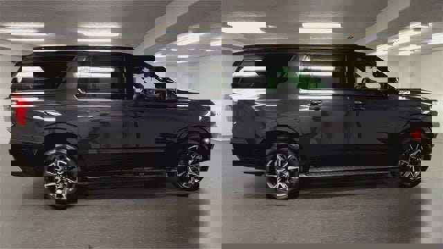 Used 2023 Chevrolet Suburban Z71 w/ Luxury Package image 41