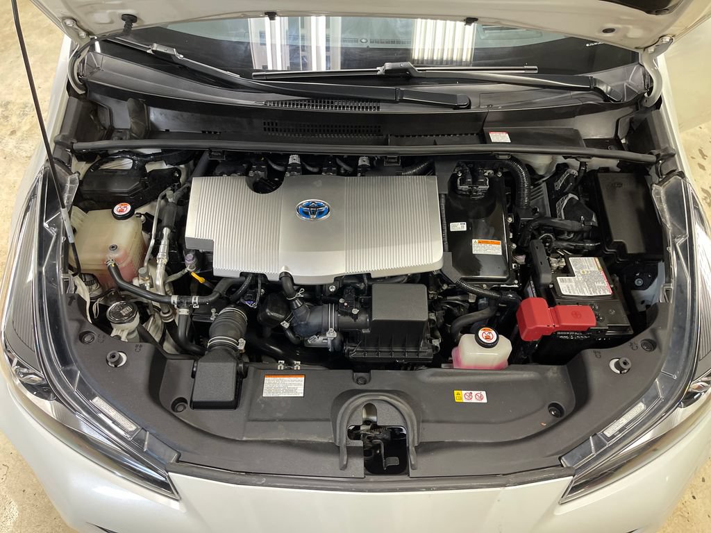 Certified 2019 Toyota Prius XLE w/ Advanced Technology Package AWD/4WD image 3