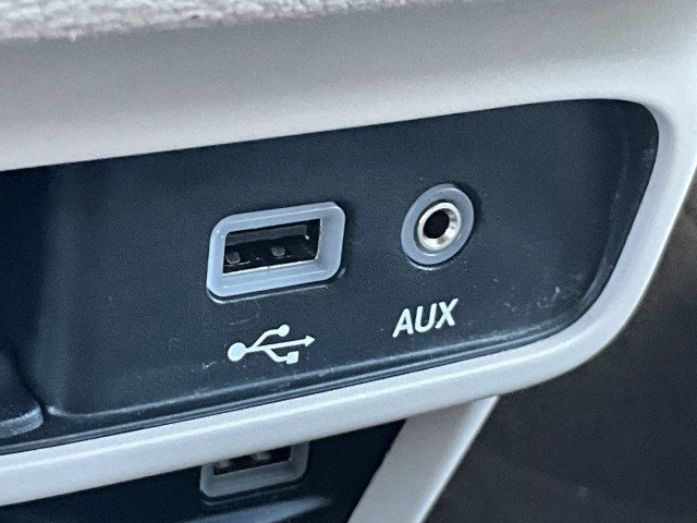Used 2019 Chrysler Pacifica Limited w/ Advanced Safetytec Group FWD image 28