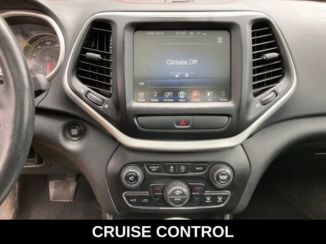 Used 2018 Jeep Cherokee Trailhawk w/ Comfort & Convenience Group AWD/4WD image 9