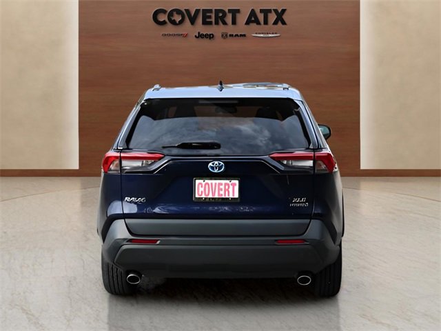 Used 2021 Toyota RAV4 XLE w/ Convenience Package image 4