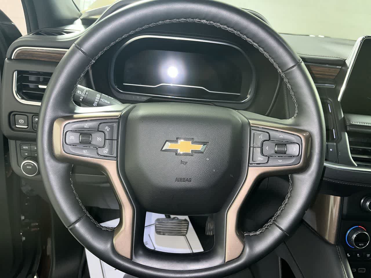 Used 2023 Chevrolet Suburban High Country AWD/4WD image 16