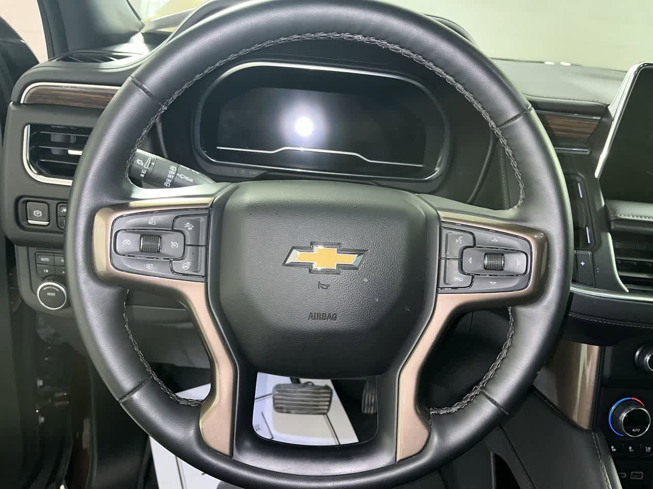 Used 2023 Chevrolet Suburban High Country AWD/4WD image 16