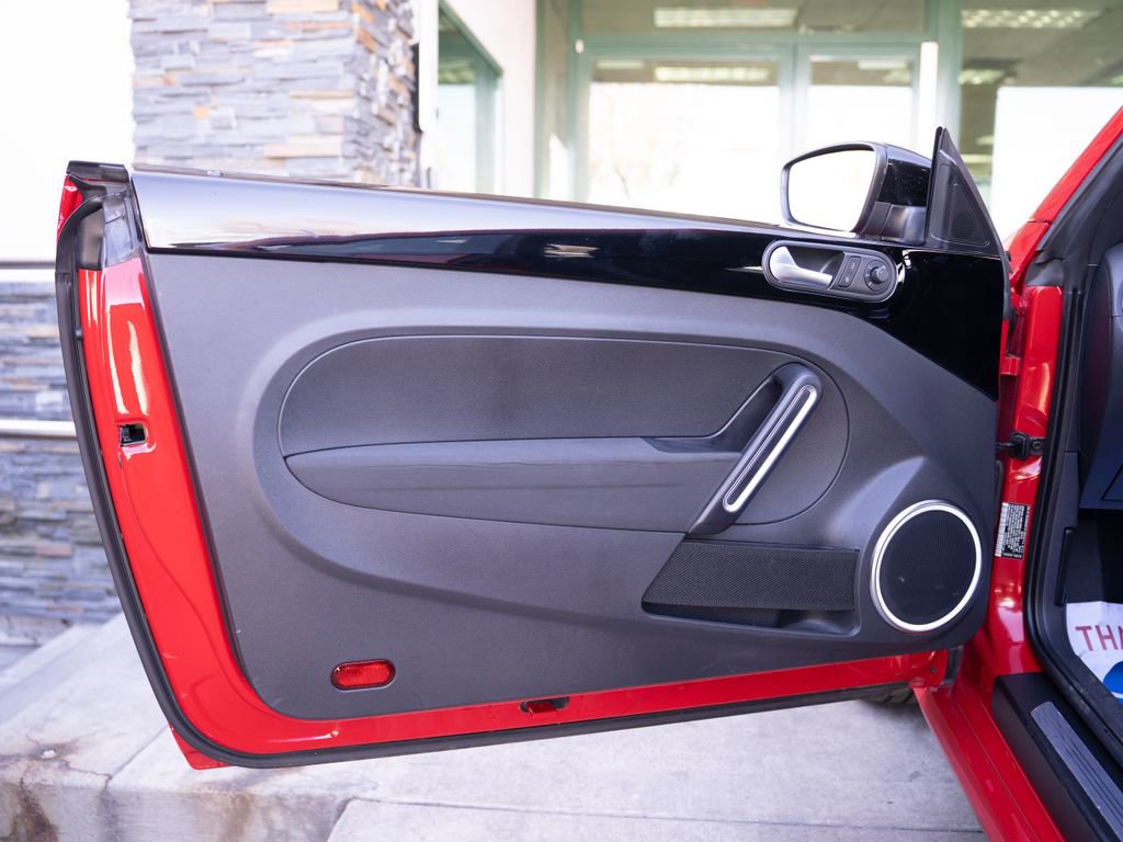 Used 2013 Volkswagen Beetle 2.0T image 8