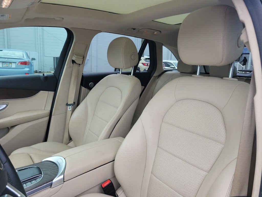 Used 2021 Mercedes-Benz GLC 300 image 21