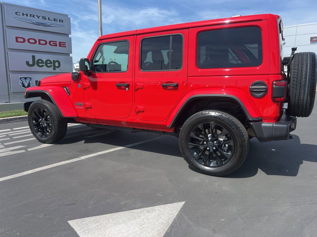 Used 2025 Jeep Wrangler Unlimited Sahara w/ Safety Group AWD/4WD image 12
