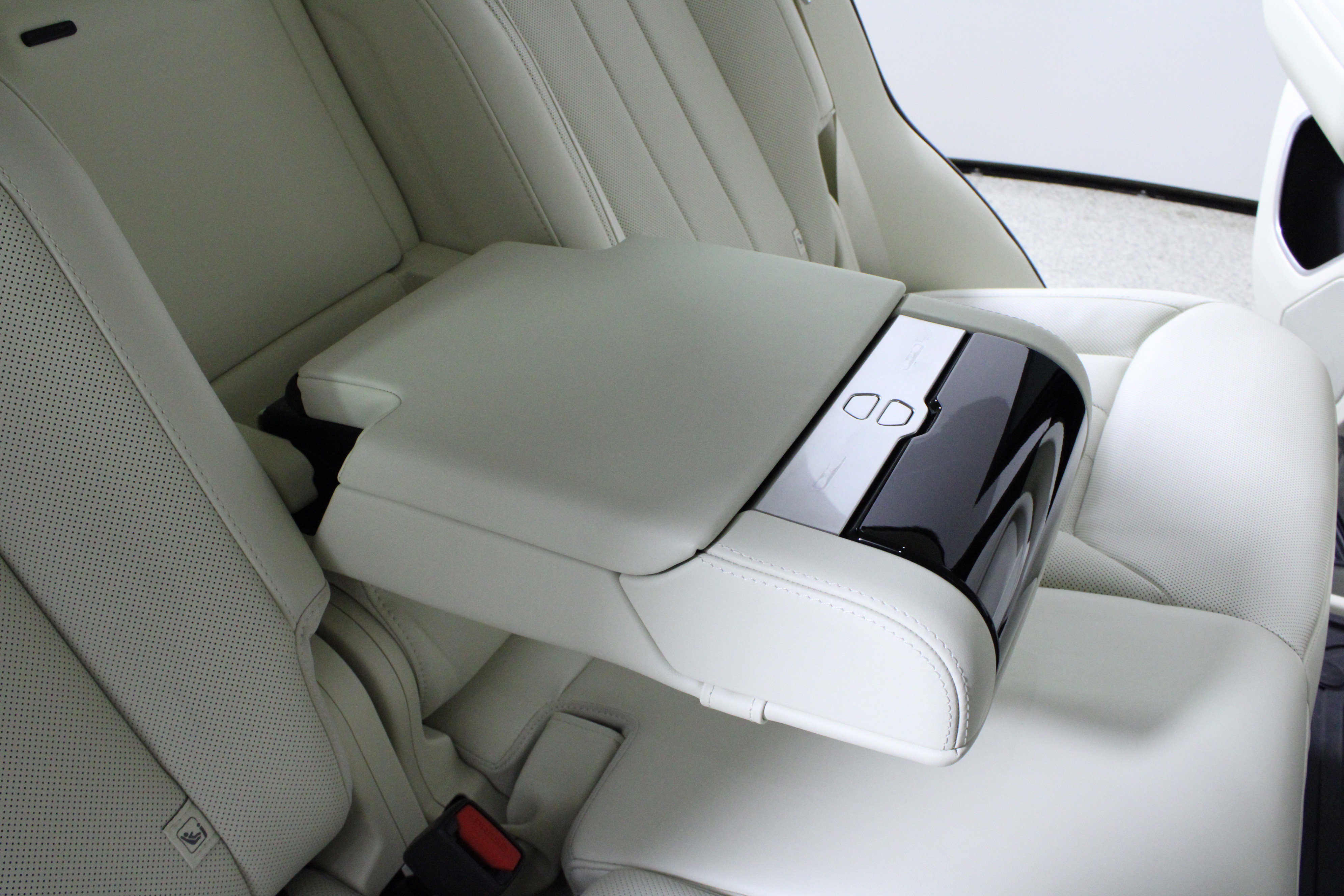 Used 2024 Land Rover Range Rover SE image 14