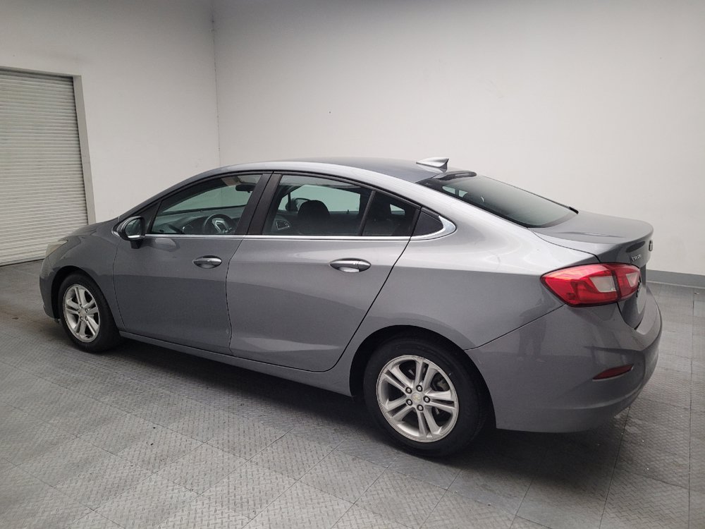 Used 2018 Chevrolet Cruze LT w/ Convenience Package FWD image 3
