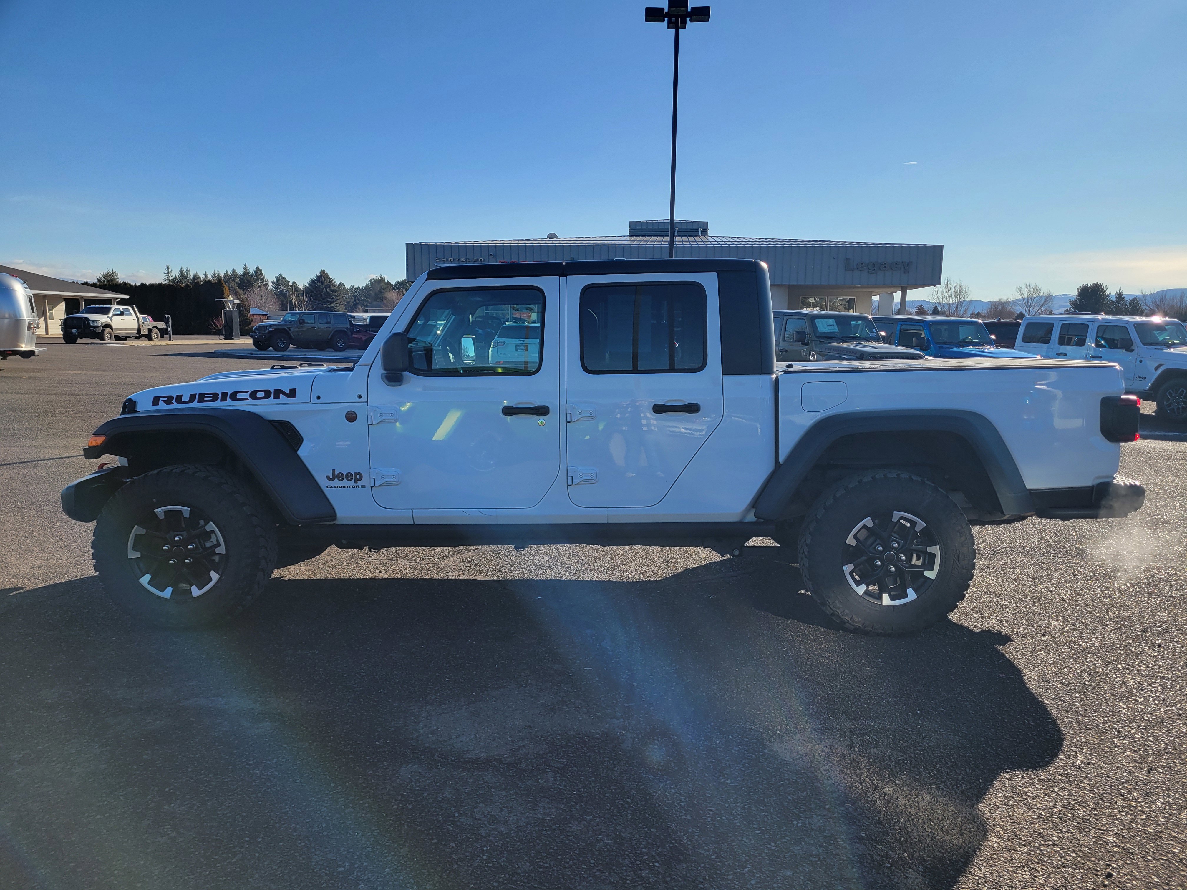 Used 2024 Jeep Gladiator Rubicon w/ Convenience Group image 12