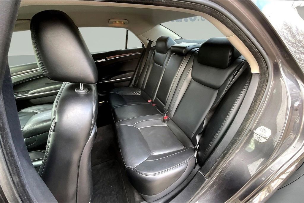 Used 2016 Chrysler 300 Limited w/ Driver Convenience Group image 19