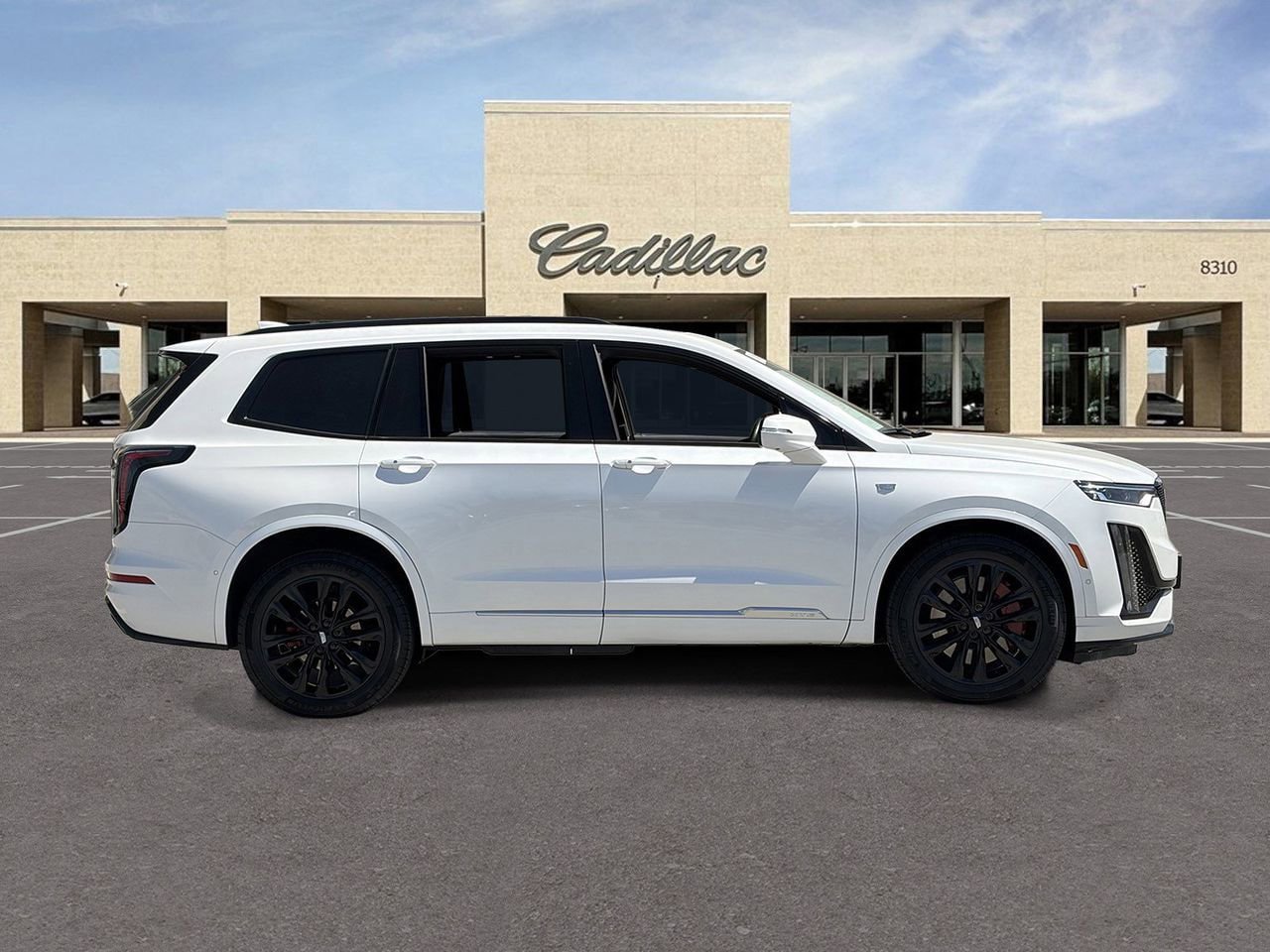 Certified 2023 Cadillac XT6 Sport w/ Platinum Package AWD/4WD image 4